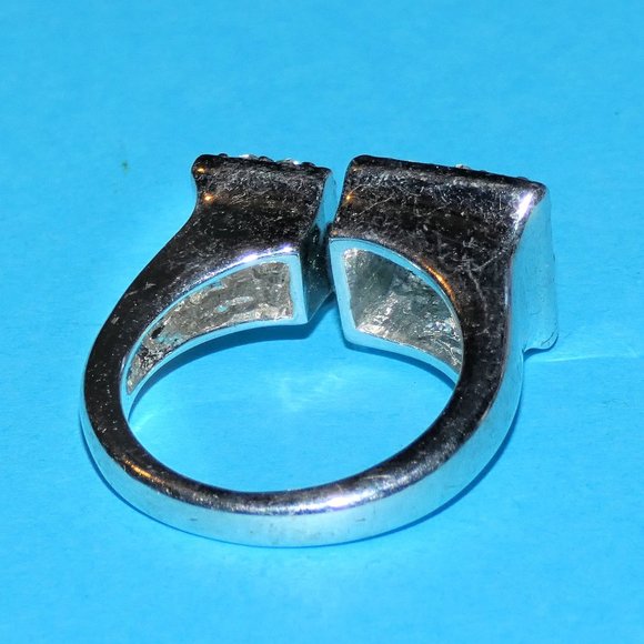 Lia Sophia Ring Rhinestones Silver Tone Triangles Pyramids Size 7 Elegant - Picture 4 of 6